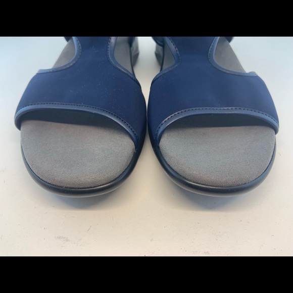 SAS NWOT Navy Blue Harmony Tripad Comfort Sandals - Picture 2 of 8